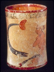 Vase cylindrique avec des glyphes décrivant un roi